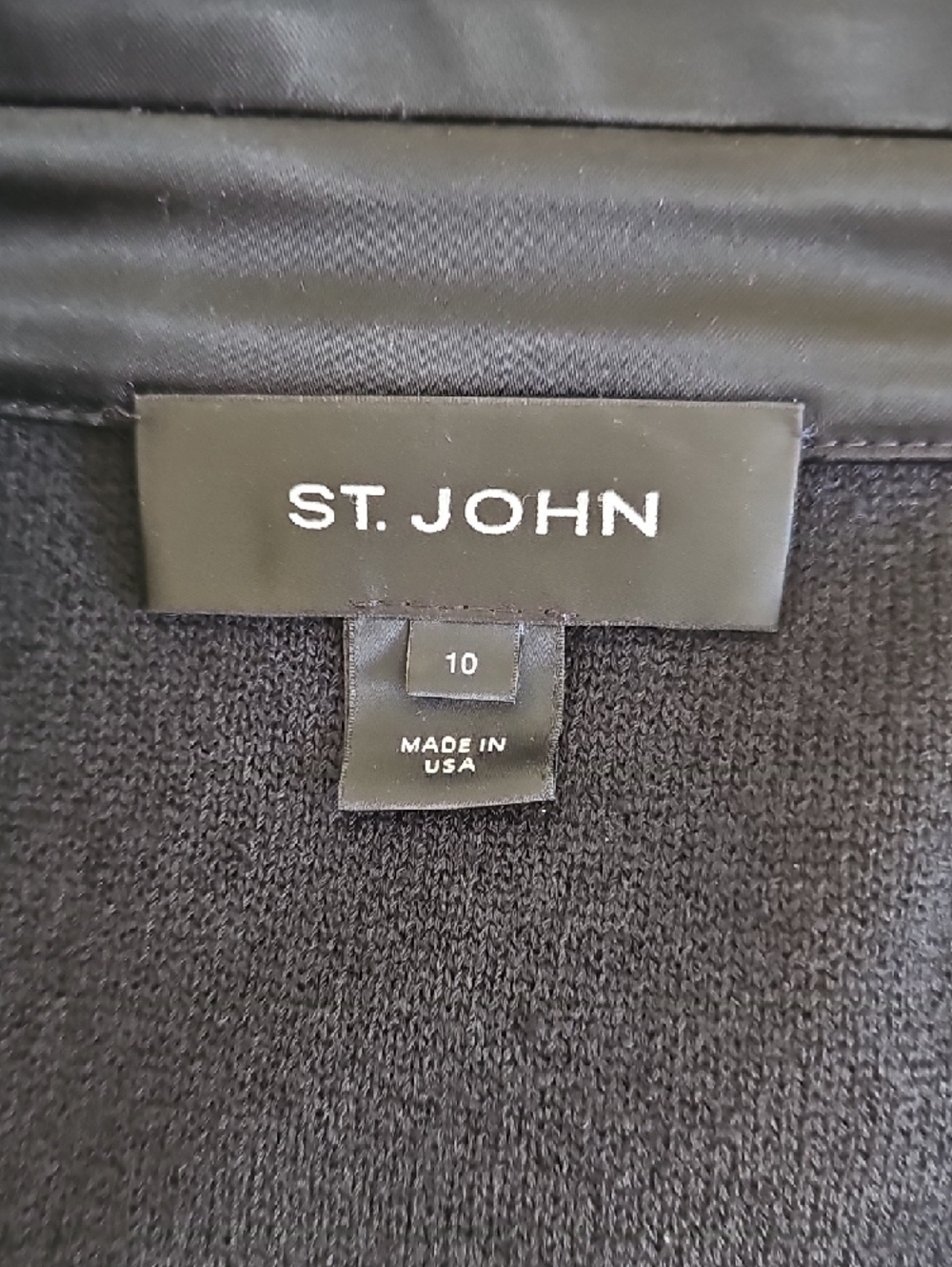 St. John Classic Feminine Tux Suit with Satin Trim - Picture 2 of 4